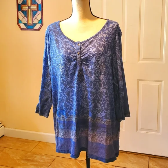 Avenue Blue Top with Small Rhinestones .Size 26/28 - Picture 1 of 9